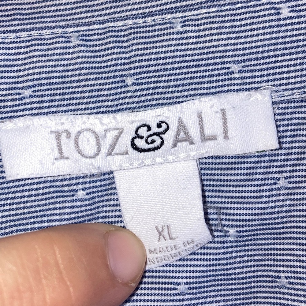 Roz & Ali Swiss Dot Casual Button Down Collared 3/4 Sleeve Top Blue White Large - Picture 8 of 8